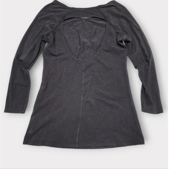 Size 6 - Lululemon Physically Fit Long Sleeve Tee - Picture 3 of 3